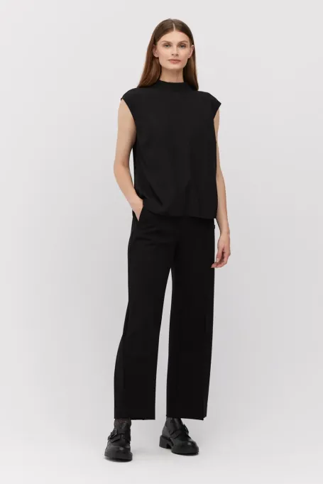 Schwarze Seidenbluse mit kurzen Ärmeln
