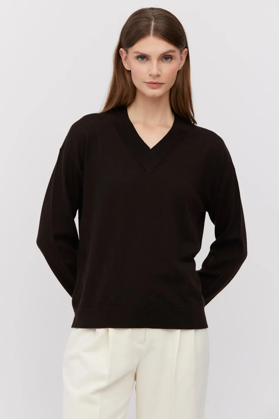 Braune Bluse aus Merinowolle mit V-Ausschnitt