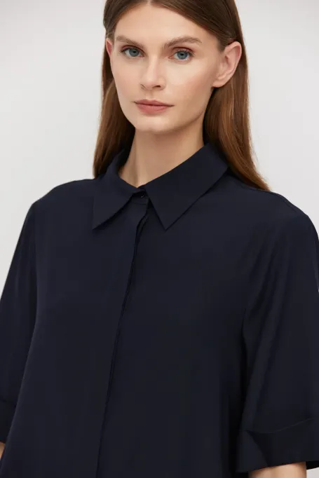 Dunkelblaue Seidenbluse