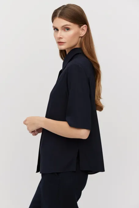 Dunkelblaue Seidenbluse