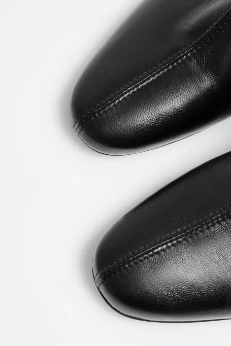 Schwarze Stiefeletten mit niedrigem Absatz - Patrizia Aryton