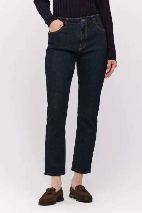 Dunkelblaue Jeans mit geradem Schnitt
