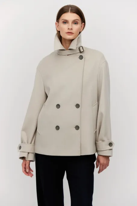 Beigefarbene zweireihige Wolljacke