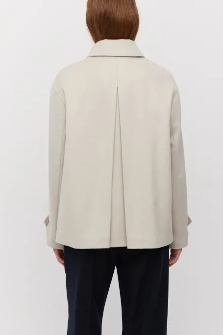 Beigefarbene zweireihige Wolljacke