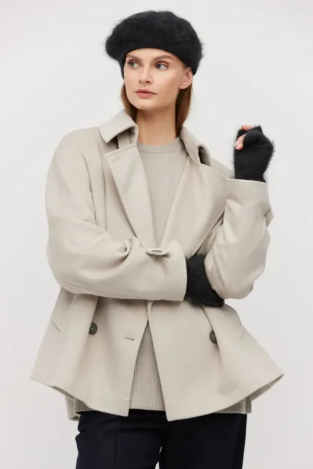 Beigefarbene zweireihige Wolljacke