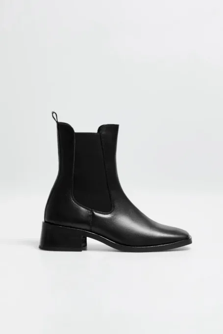 Schwarze Lederstiefeletten