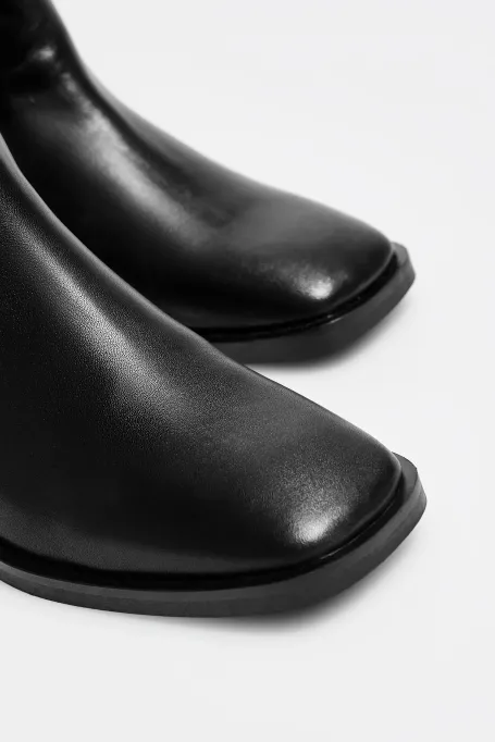 Schwarze Lederstiefeletten