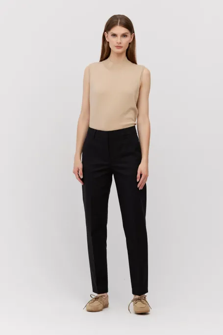 Schwarze Baumwollhose mit schmal zulaufendem Bein für den Alltag