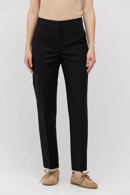 Schwarze Baumwollhose mit schmal zulaufendem Bein für den Alltag