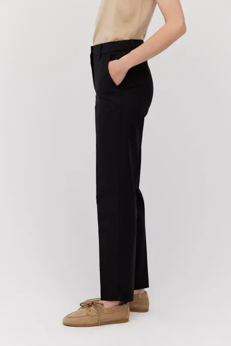 Schwarze Baumwollhose mit schmal zulaufendem Bein für den Alltag