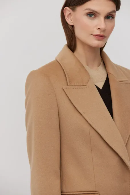 Wollmantel im Diplomatenstil