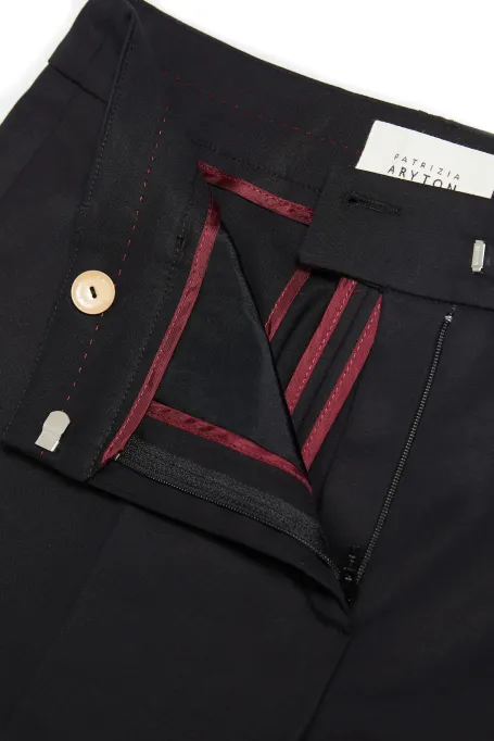 Schwarze Baumwollhose mit schmal zulaufendem Bein für den Alltag