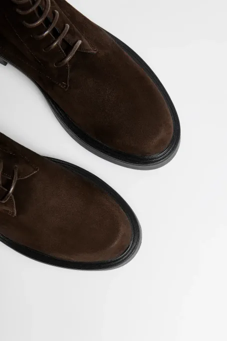 Schnürstiefeletten aus Veloursleder