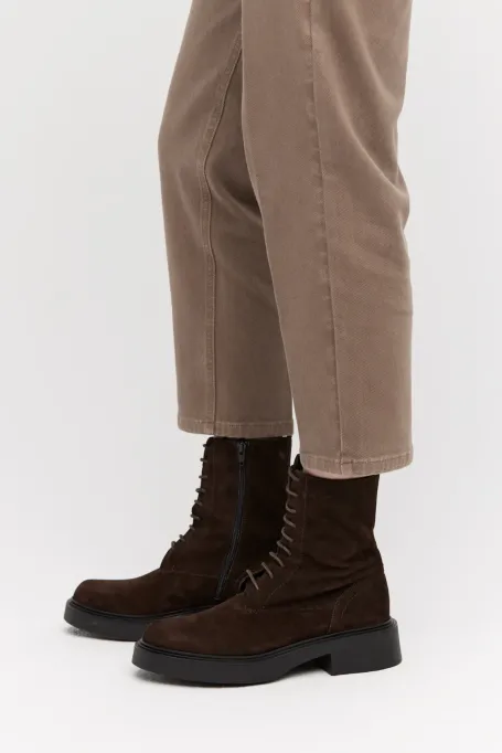 Schnürstiefeletten aus Veloursleder