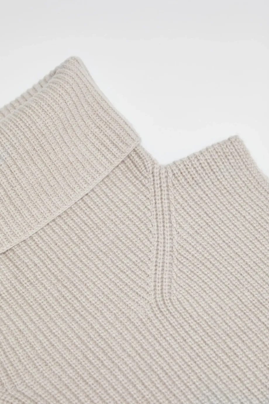 Nackenwärmer mit Rollkragen und Kaschmiranteil Nackenwärmer mit Rollkragen und Kaschmiranteil