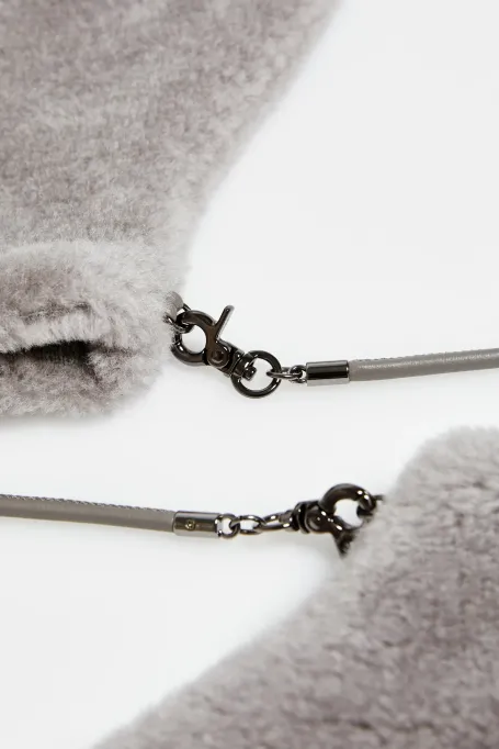 Graue Teddywoll-Handschuhe