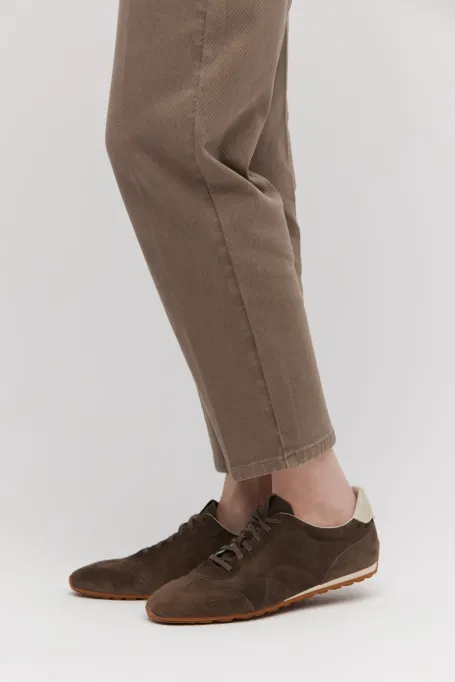 Braune Retro-Sneaker aus Wildleder