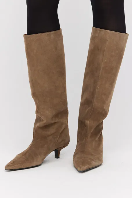 Wildleder-Stiefel mit mittlerem Absatz