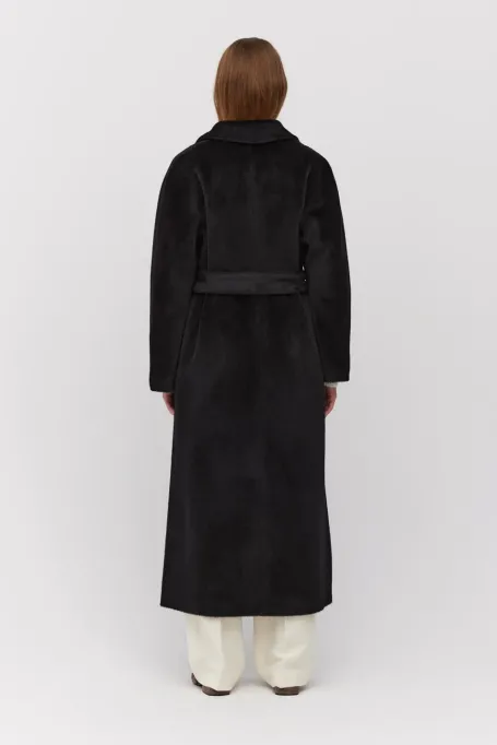 Schwarzer Mantel mit Gürtel aus Suri-Alpaka