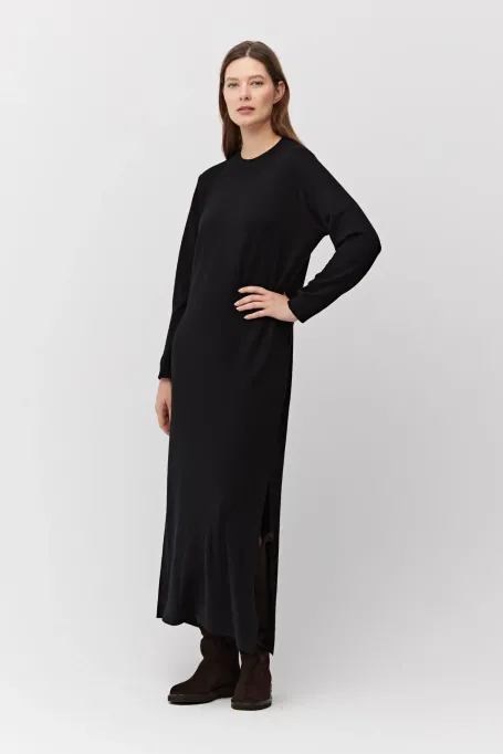 Schwarzes Kleid aus Merinowolle