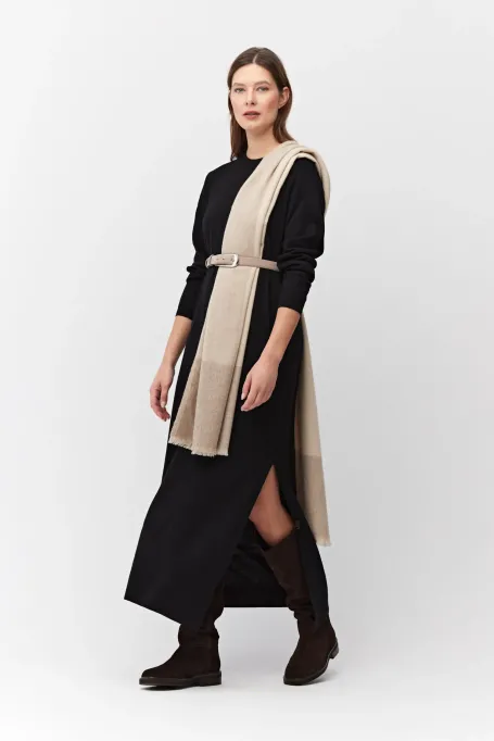 Schwarzes Kleid aus Merinowolle