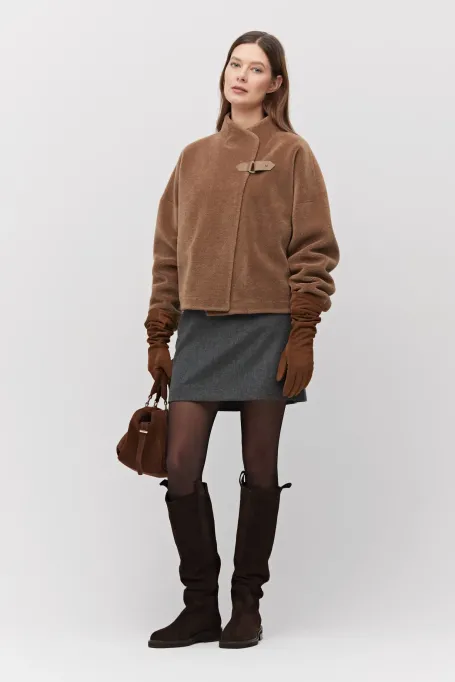 Jacke aus Teddybärwolle mit Lederverschluss
