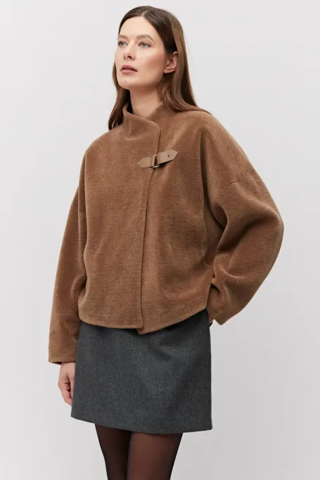 Jacke aus Teddybärwolle mit Lederverschluss