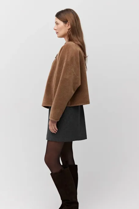 Jacke aus Teddybärwolle mit Lederverschluss