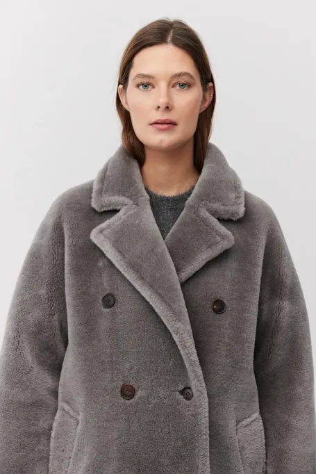 Grauer Midi-Mantel aus Teddywolle