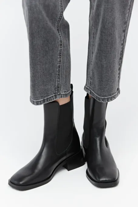 Schwarze Lederstiefeletten - Patrizia Aryton