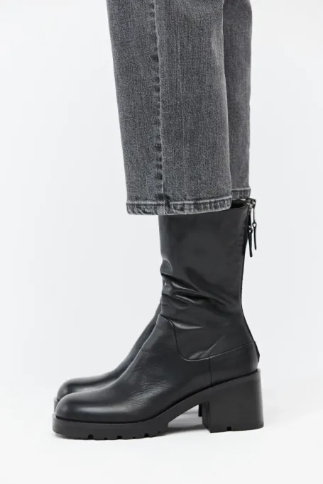 Schwarze Lederstiefeletten