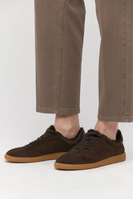 Sneaker aus Veloursleder mit weichem Fell-Innenfutter