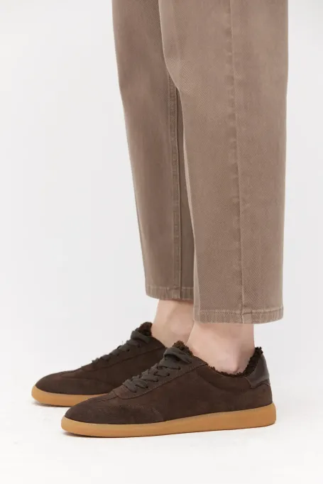 Sneaker aus Veloursleder mit weichem Fell-Innenfutter