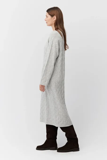Strickkleid mit Zopfmuster aus Merinowolle und Kaschmir