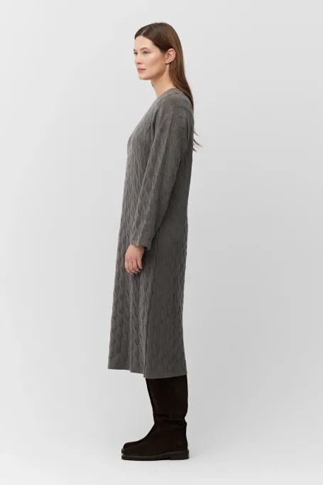 Strickkleid mit Zopfmuster aus Merinowolle und Kaschmir
