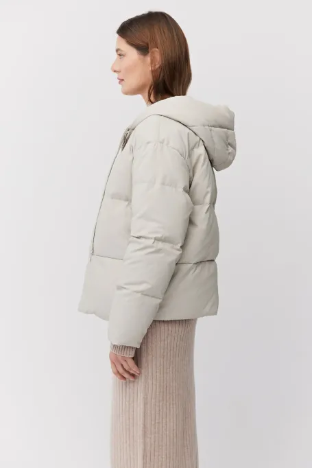 Wendbare Daunenjacke mit Kapuze