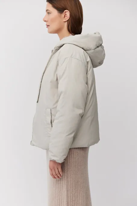 Wendbare Daunenjacke mit Kapuze