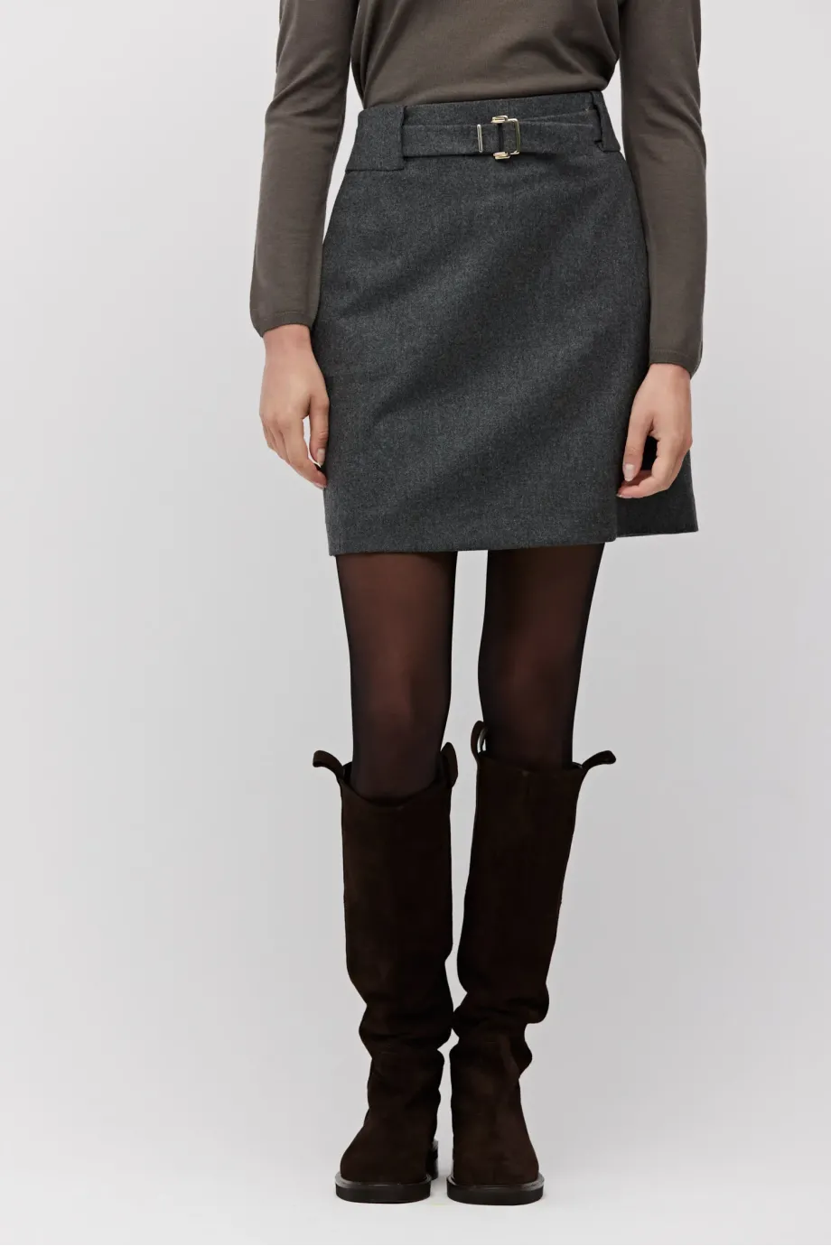 Grauer Minirock mit Kaschmir Grauer Minirock mit Kaschmir