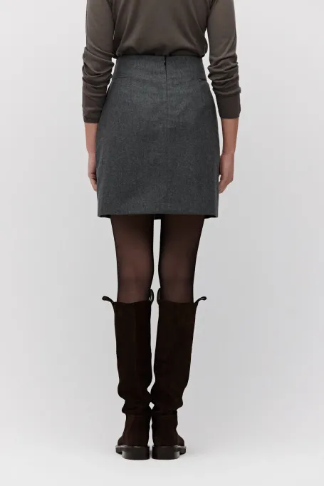 Grauer Minirock mit Kaschmir Grauer Minirock mit Kaschmir