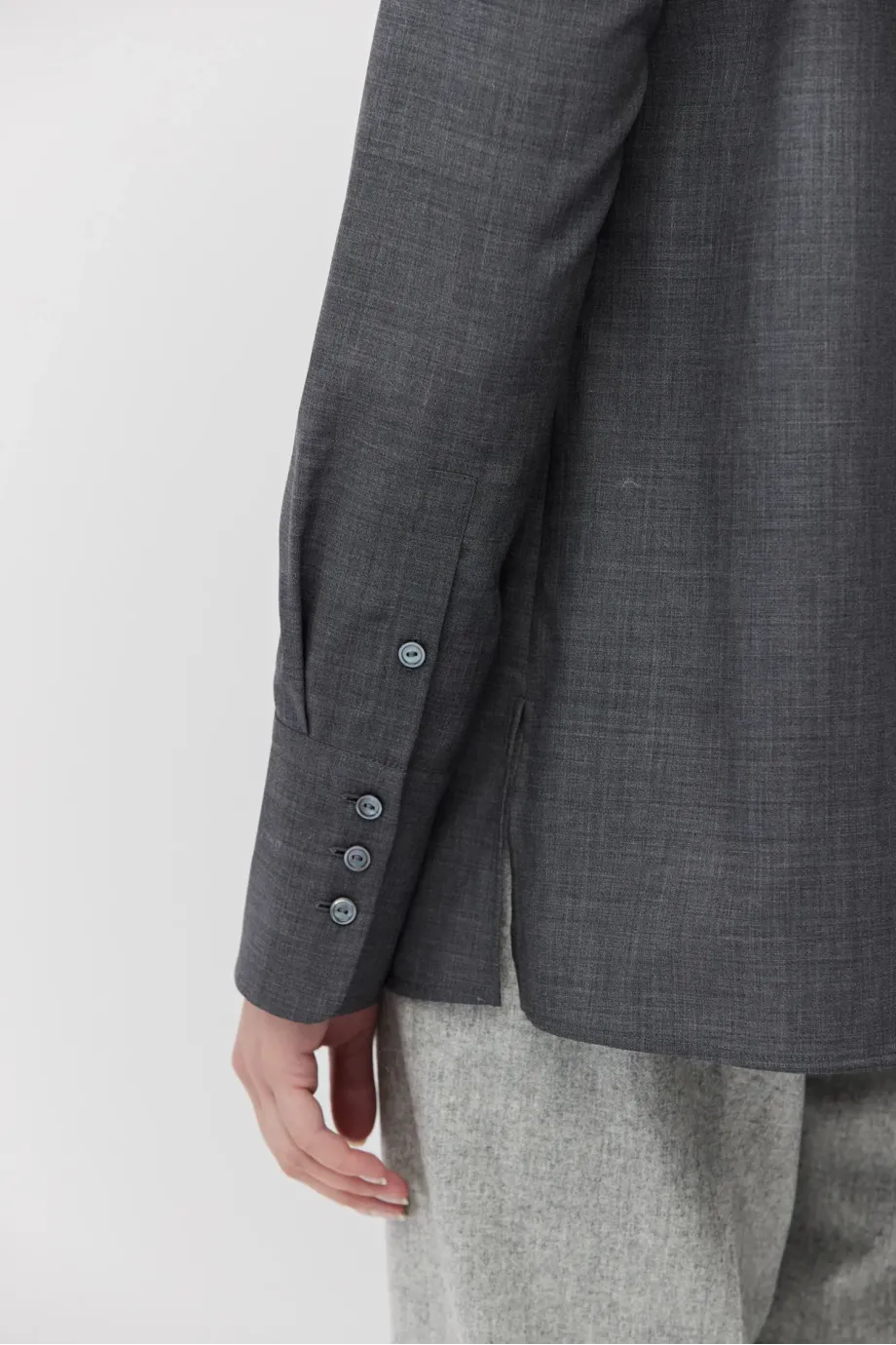 Graues Wollhemd mit breiten Manschetten - Patrizia Aryton Graues Wollhemd mit breiten Manschetten - Patrizia Aryton