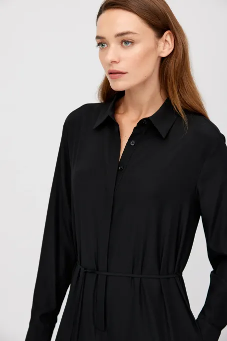 Schwarzer Seidenoverall