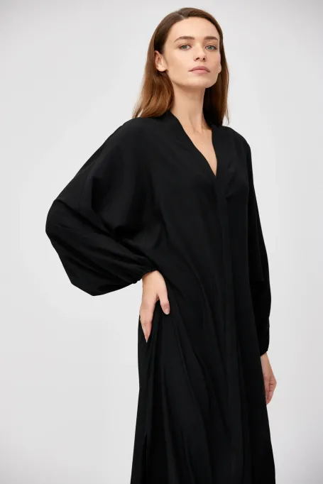 Schwarzes Seidenkleid