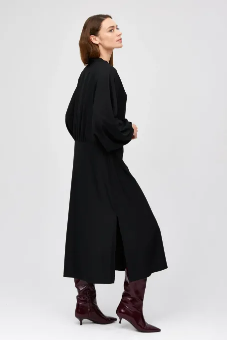 Schwarzes Seidenkleid