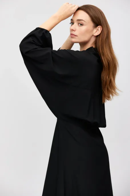 Schwarzes Seidenkleid