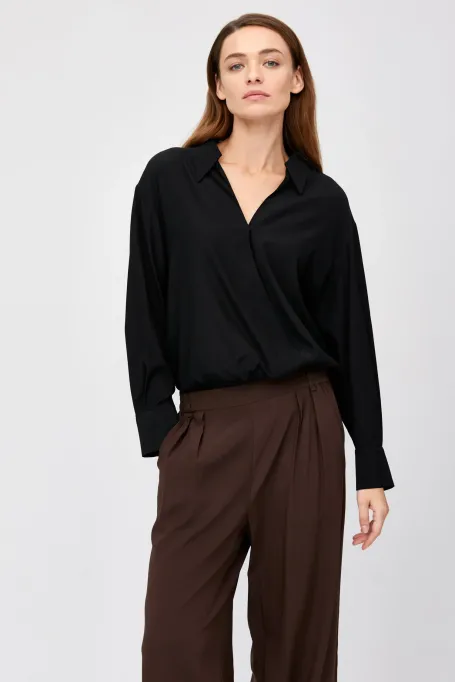 Schwarzes Seidenbody