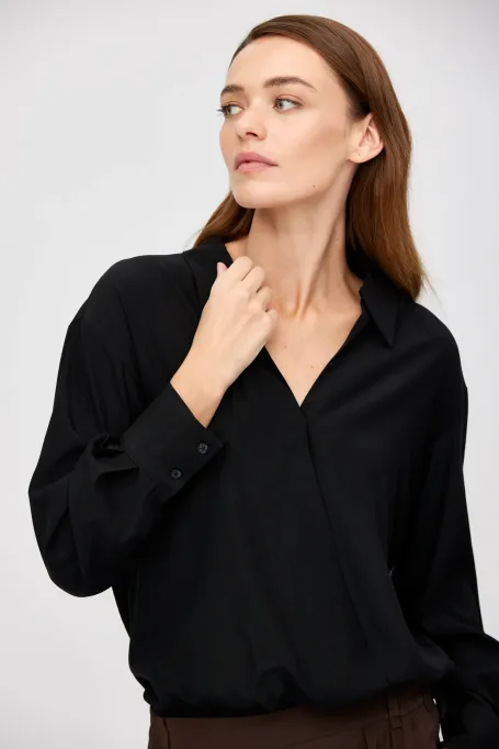 Schwarzes Seidenbody