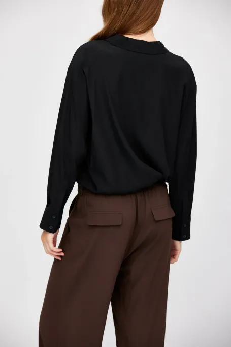 Schwarzes Seidenbody