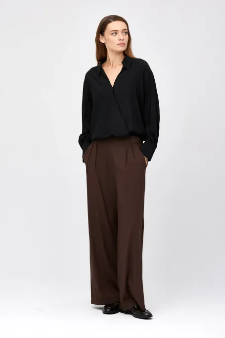 Schwarzes Seidenbody