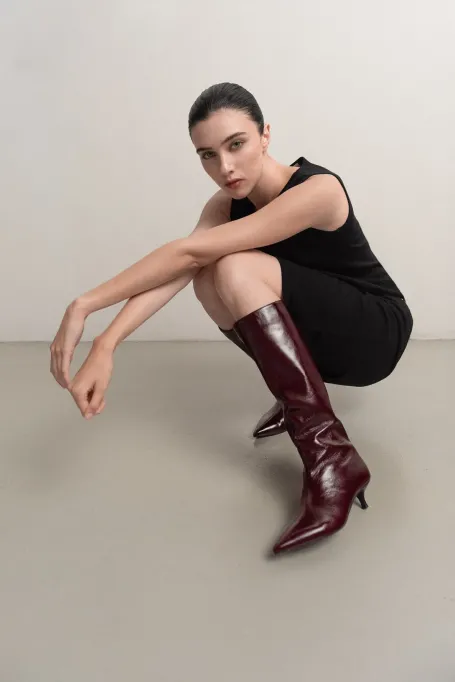 Auberginefarbene Lederstiefel mit mittelhohem Absatz - Patrizia Aryton