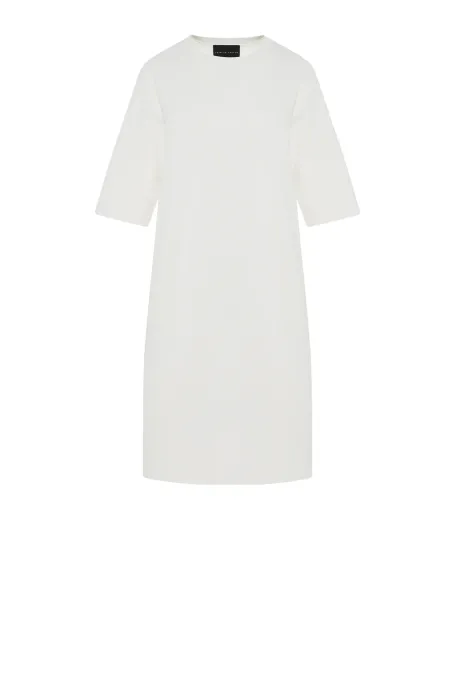 Weißes lockeres Strickkleid